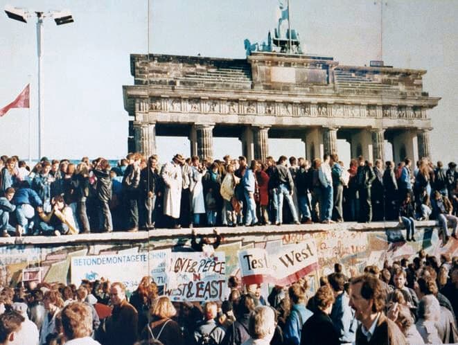 The Revolutions of 1989: How Communism Collapsed in Eastern Europe