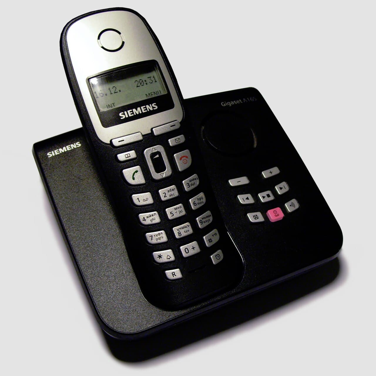 Push-button telephone