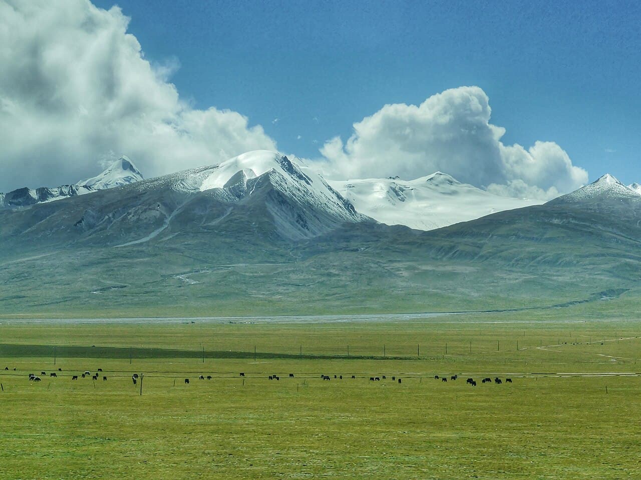Nyenchen Tanglha Mountains