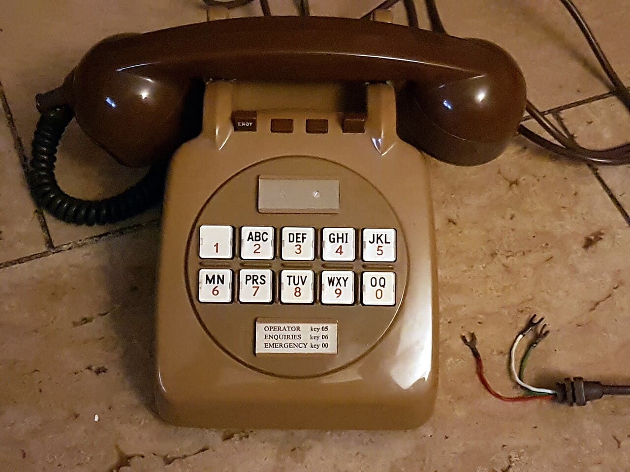 Push-button telephone