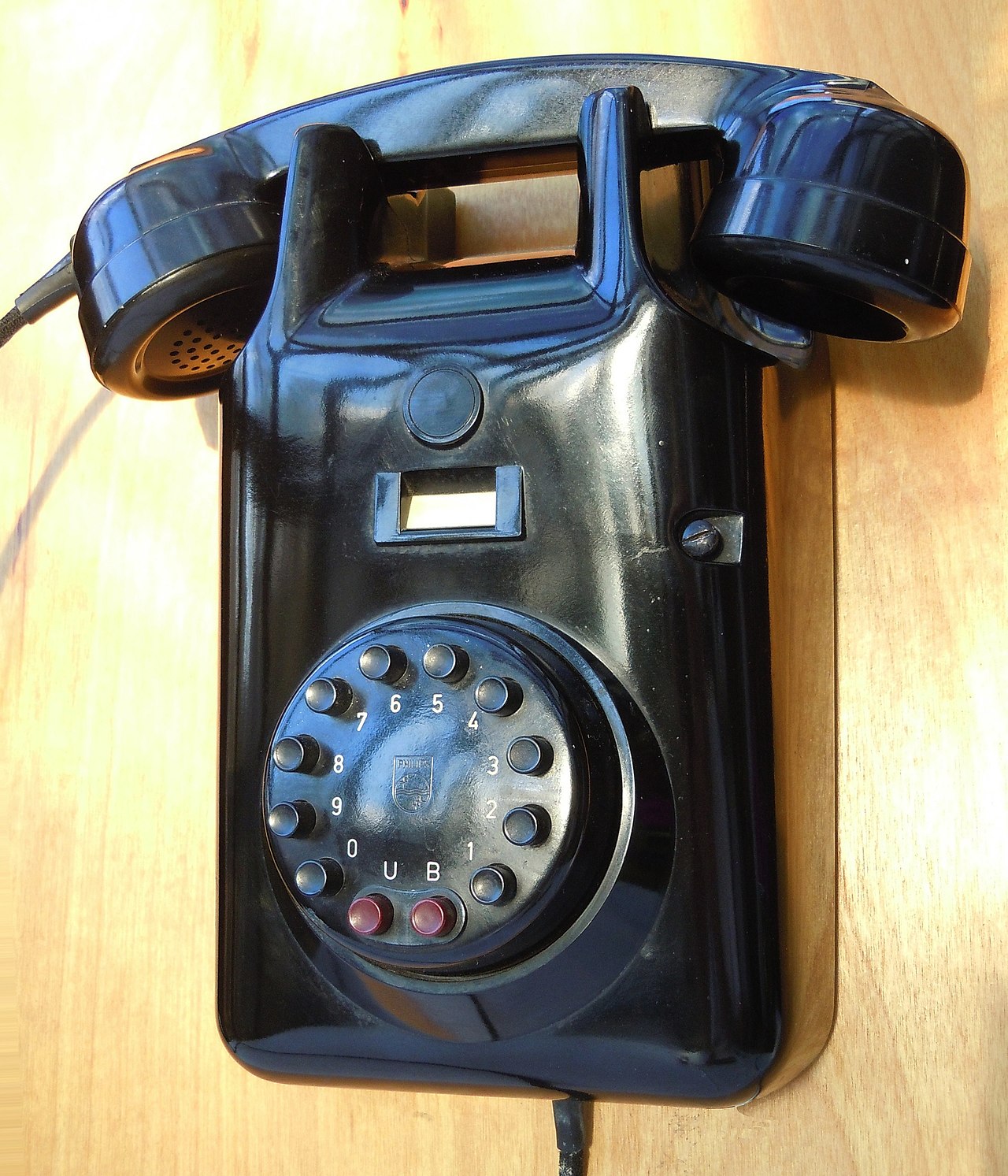 Push-button telephone